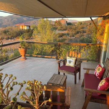 2 Cómodas habitaciones independientes con terraza y bonita vista al valle.