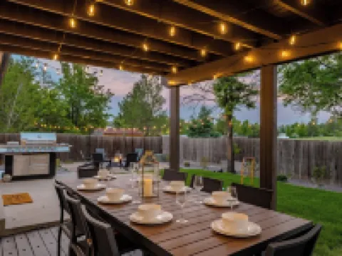 Parkside Retreat - NEW, HotTub, PoolTable & FirePit Hotels in Arvada