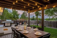 Parkside Retreat - NEW, HotTub, PoolTable & FirePit