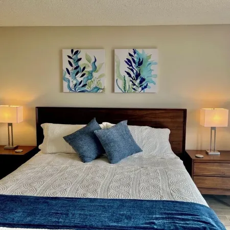 Hilo Getaway: 2Br Condo w/ Pool, A/C & Incredible Views