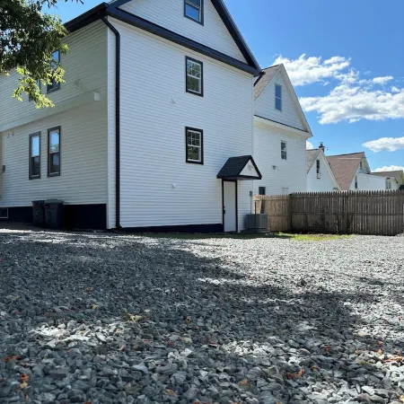Charming 3-bedroom apartment in superb Schenectady with AC