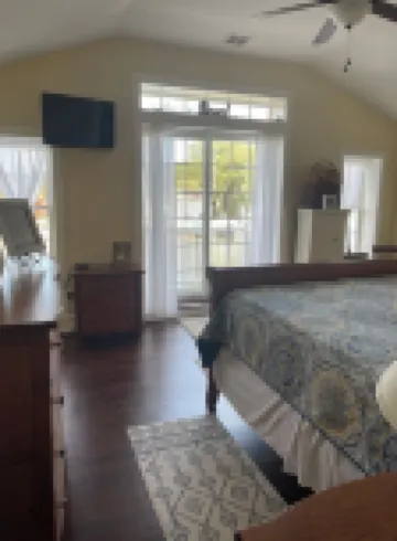 Charming Lake Home on Lake Hopatcong in a quiet cove bring a boat or Waverunner