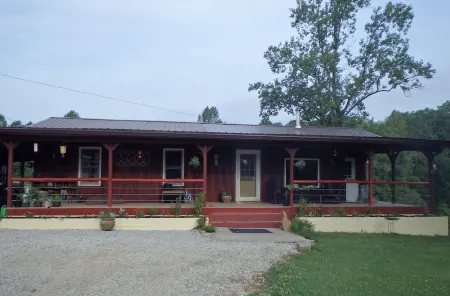 Climb On Inn-RRG- 3BD & 2BA - Outdoor Adventure Paradise- Pet Friendly -Cozy