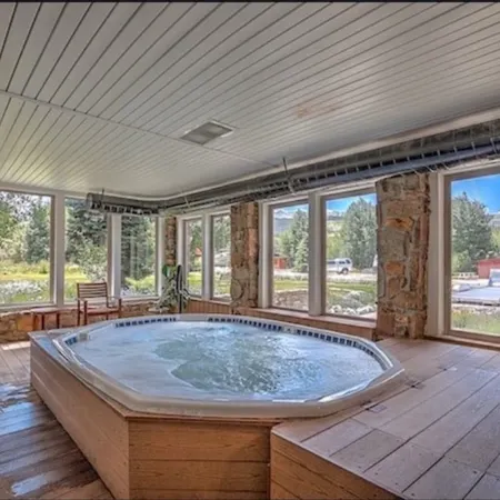 Homey Hideaway Chalet in family friendly Tiger Run, mins from Breckenridge