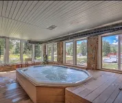 Homey Hideaway Chalet in family friendly Tiger Run, mins from Breckenridge
