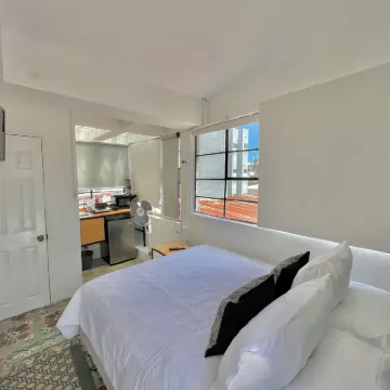 Hostal Urban Hotels near FREE FIRE