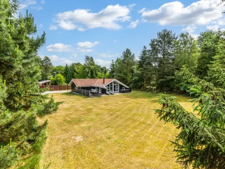 "Ayna" - 50m from the sea Отели в г. Idestrup