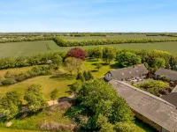 "Elia" - 5km to the Fjord