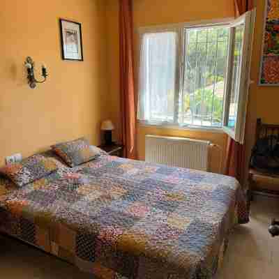 Beautiful house surrounded by an idyllic garden with salt water pool. Rooms