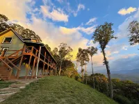 Modern 5Br/3 Bath 4000sq ft Escape, Movie Rm, 2 Decks, Grill, above Clouds Views Hotels in Yancey County