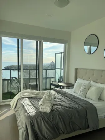 Adastay Suites Toronto Отели рядом с достопримечательностью «Библиотека Торонто Паблик Лайбрари - Торонто Референс»