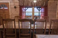 Blue Moon Lodge: Reconnect with Family and Friends with Room to Spread Out!
