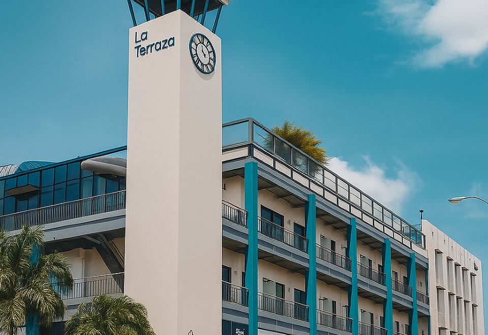 르 샴 스위트 수비크의 야외 수영장