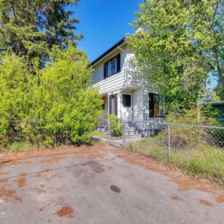 3 Mi to Pioneer Park and University Spacious Home!