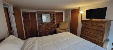 Crystal City Family Home - Comfort and Convenience Отели в г. Корнинг