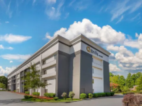 クオリティ イン アンド スイーツ ローリー ダーラム エアポート ケーリーのホテル