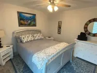 WILD CARD SUITE: Unit B.              Casino Retreat & Pickleball court Hotels in Love County