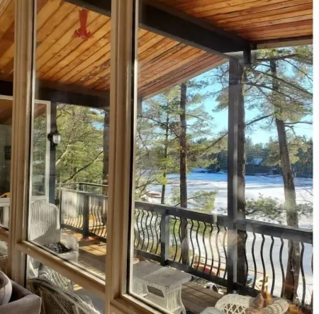Waterfront cottage @ Muskoka Pines kayaks/ fireplace /bbq/firepit Отели в г. Грейвенхерст