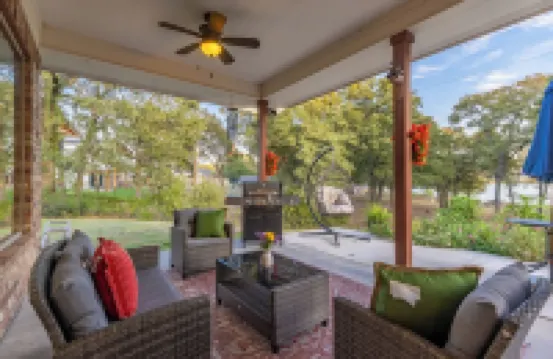 Cozy Lakefront Serenity-Dock & Boatlift, Firepit & Fish