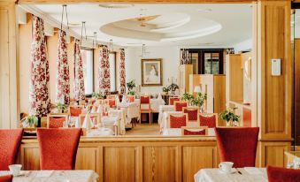 Romantik Residenz (Ferienwohnungen Hotel Im Weissen Rössl) - Dependance