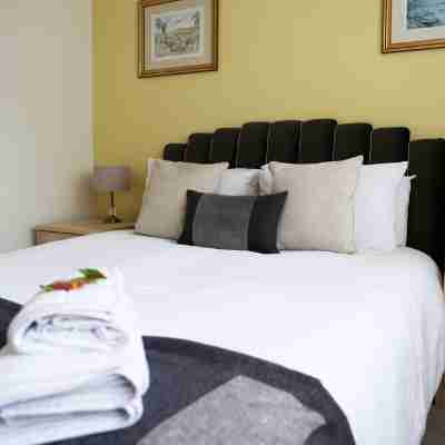 Cosy, Spotless Apartment Near Cruise Port with Thoughtful Extras Rooms