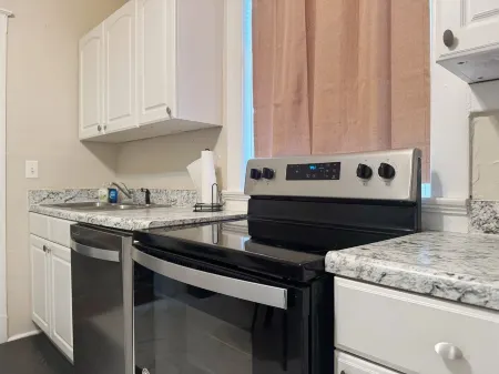 The Harrison F / Steps from Riverfront EVV 1BR/1BA Downtown Apartment