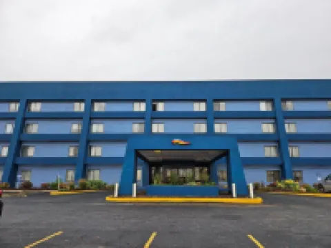 Days Inn by Wyndham Davenport Hotels in 