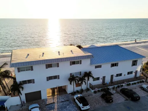 Boutique Gulf Front Condo w Panoramic Views & Amazing Sunsets Nightly.