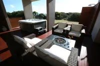 Amarè Beachside Luxury Các khách sạn ở Forthside
