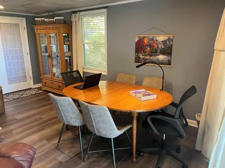 Cozy Mountain Retreat! Lake & Mountain Views, Pet friendly! Fiber internet!!