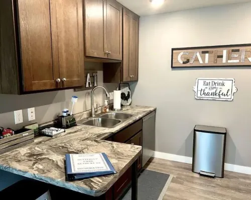 Butterfly Park Retreat #2 - Centrally located to Decorah's Top Attractions!