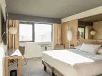 Pullman Bordeaux Lac Hotels near Bordeaux-Lac