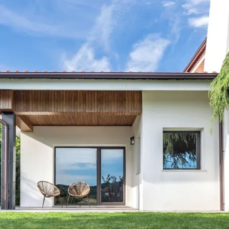 6-Bed House - Sleeps 12 - Pool, BBQ, Pool Table