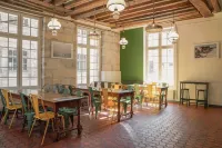 Mije Marais Hostel
