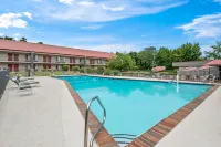 Red Roof Inn Hot Springs - Kolam Renang
