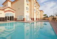 Holiday Inn Express MADERA-YOSEMITE PK AREA by IHG - Pools