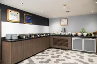 Holiday Inn Express EDINBURGH AIRPORT by IHG - sarapan