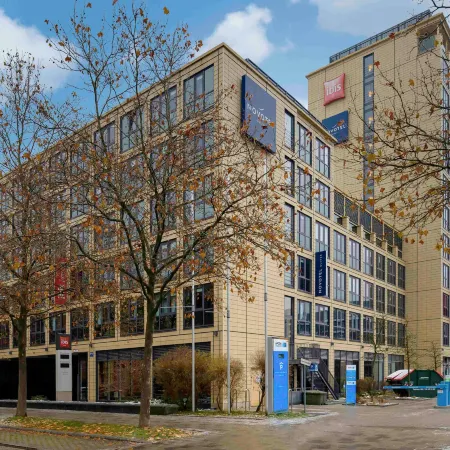 Ibis Muenchen Parkstadt Schwabing Отели рядом с достопримечательностью «Швабинг-Фрайман»