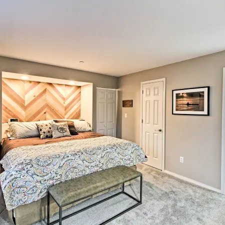 4 Mi to Strip Cozy Lake-View Retreat in Branson