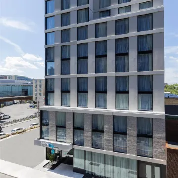 Tru by Hilton Montreal Centre-Ville Отели рядом с достопримечательностью «Кинотеатр Экс-Сентрис»