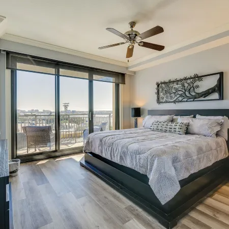 Emerald Grande Condo Beach, Marina and Ocean View Отели рядом с достопримечательностью «Пляж Джетти-Ист»