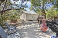 Enchanting Cabin with Private Patio and Charcoal Grill - Cozy Retreat