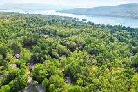 Pet friendly, private, clean, perfect Lake George location - Chalets