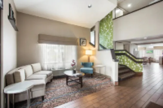 堪薩斯城國際機場品質酒店