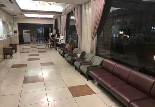 호텔 크라운 힐스 마쓰야마 외관 또는 근처 쇼핑센터 전경