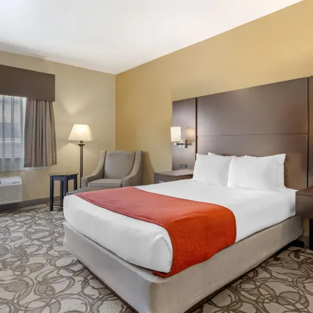 Best Western Plus Plaza by the Green
