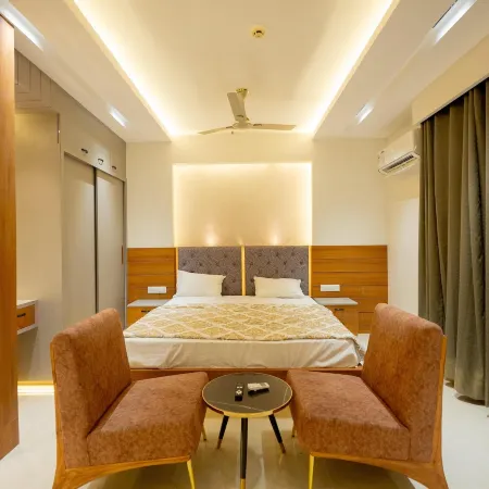 Onlystay DLF My Pad Gomti Nagar Suites