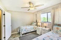 Shell Point Beach의 발코니가 있는 수변 Escape! - 무료 와이파이