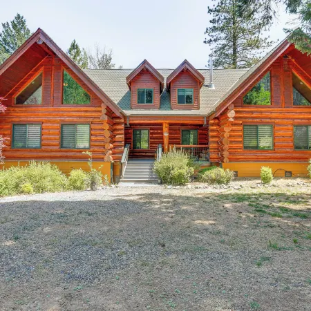 Deck, Grill and River Access California Escape!