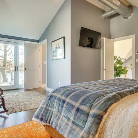 Waterfront Hyannis Home 1 Mi to Ferry and Beach!